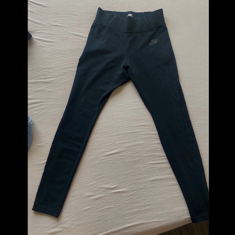 Black Nike elastic leggings